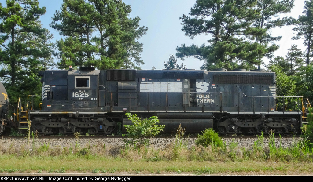 NS 1625 (SD40-2) "High-Hood" working near Camp Croft.